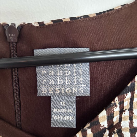 Elegant Brown Black and Tan Patterned Dress - Picture 2 of 2